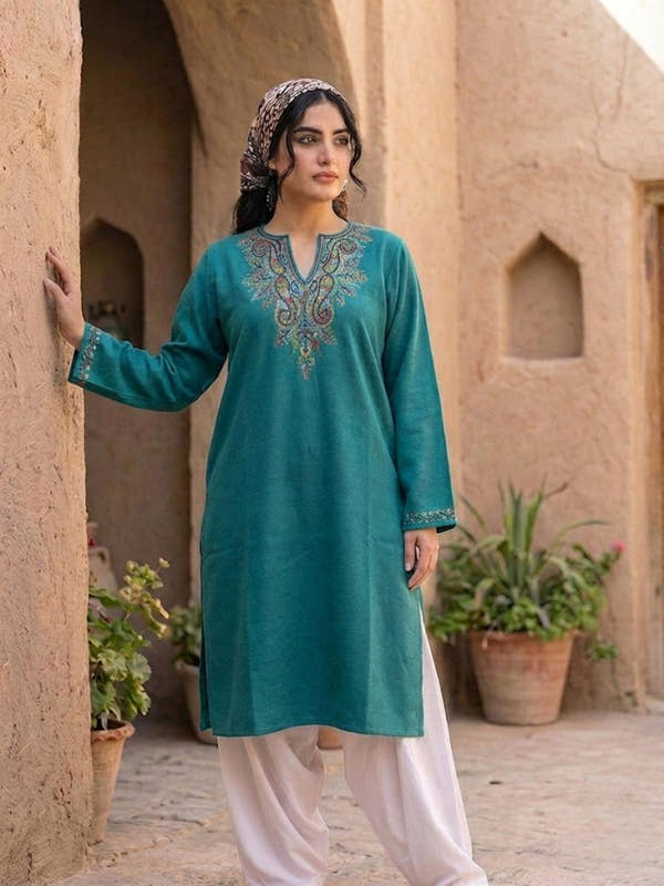 Meeras: Embroidered Raffel Phiran