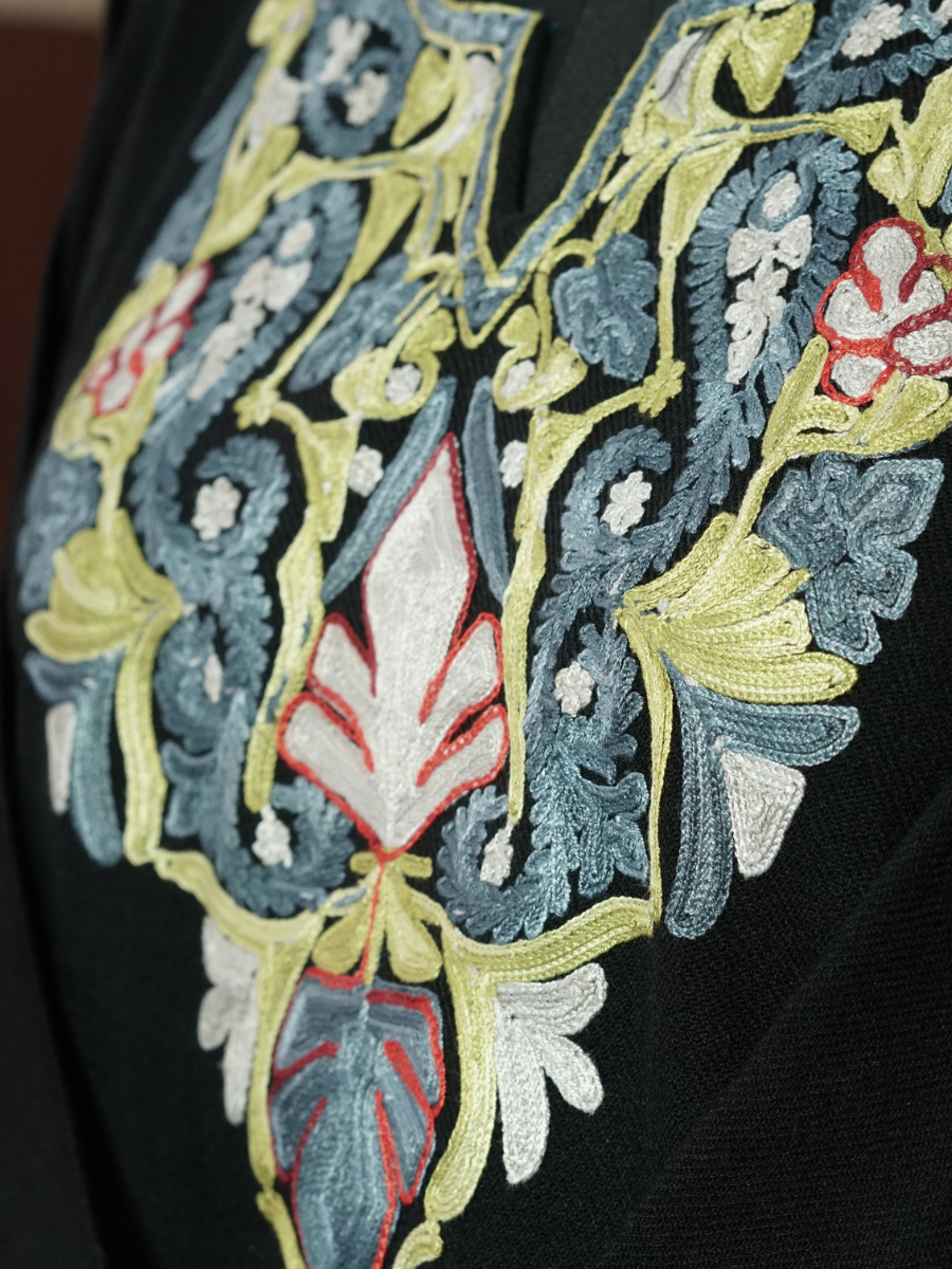 Black Kashmiri Pheran with Embroidery | Aari Embroidered Wool Phiran