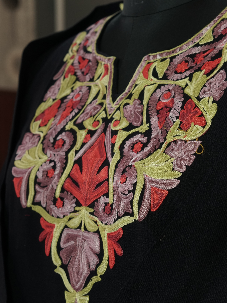 Black Kashmiri Pheran with Mauve & Red Paisley Embroidery – KAARKASH
