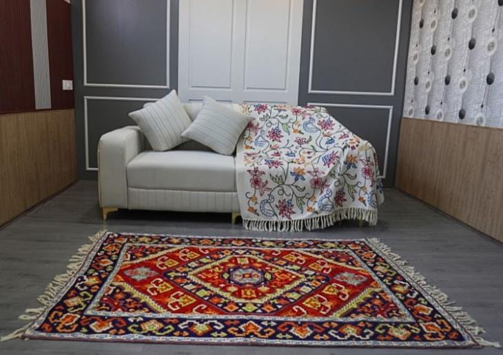 Noor-e-Kashmir Rug Chain Stitch Carpet - KaarKash