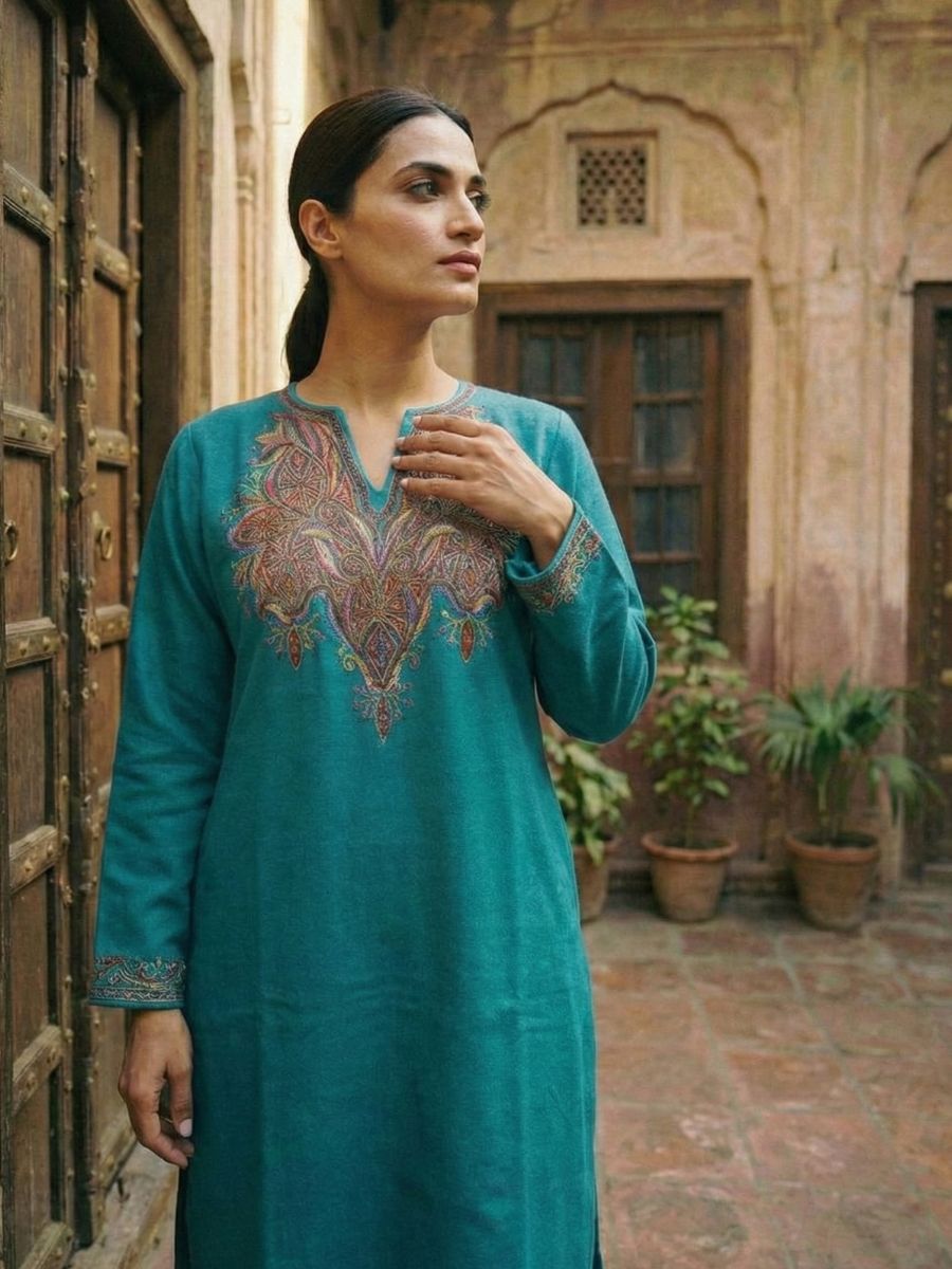 Meeras: Hand-Embroidered Raffel Phiran | Emerald Mist