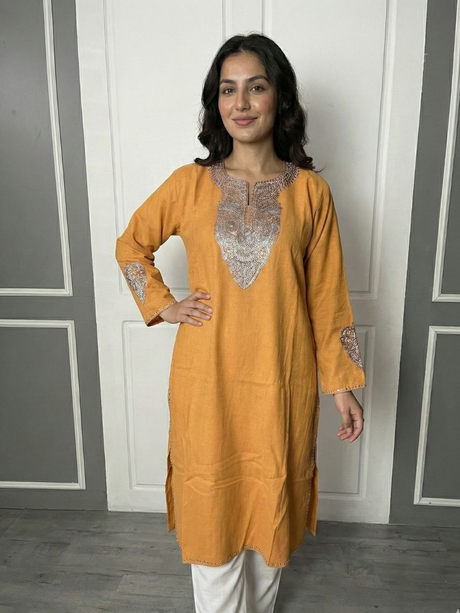 Kongposh: Golden Boti Tilla Phiran – Pure Raffel Wool | mustard