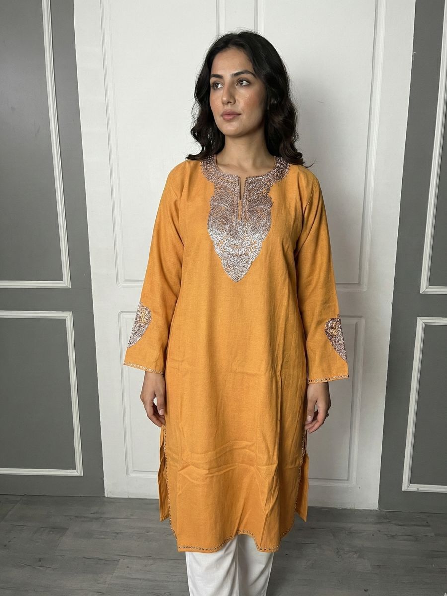 Kongposh: Golden Boti Tilla Phiran – Pure Raffel Wool | mustard