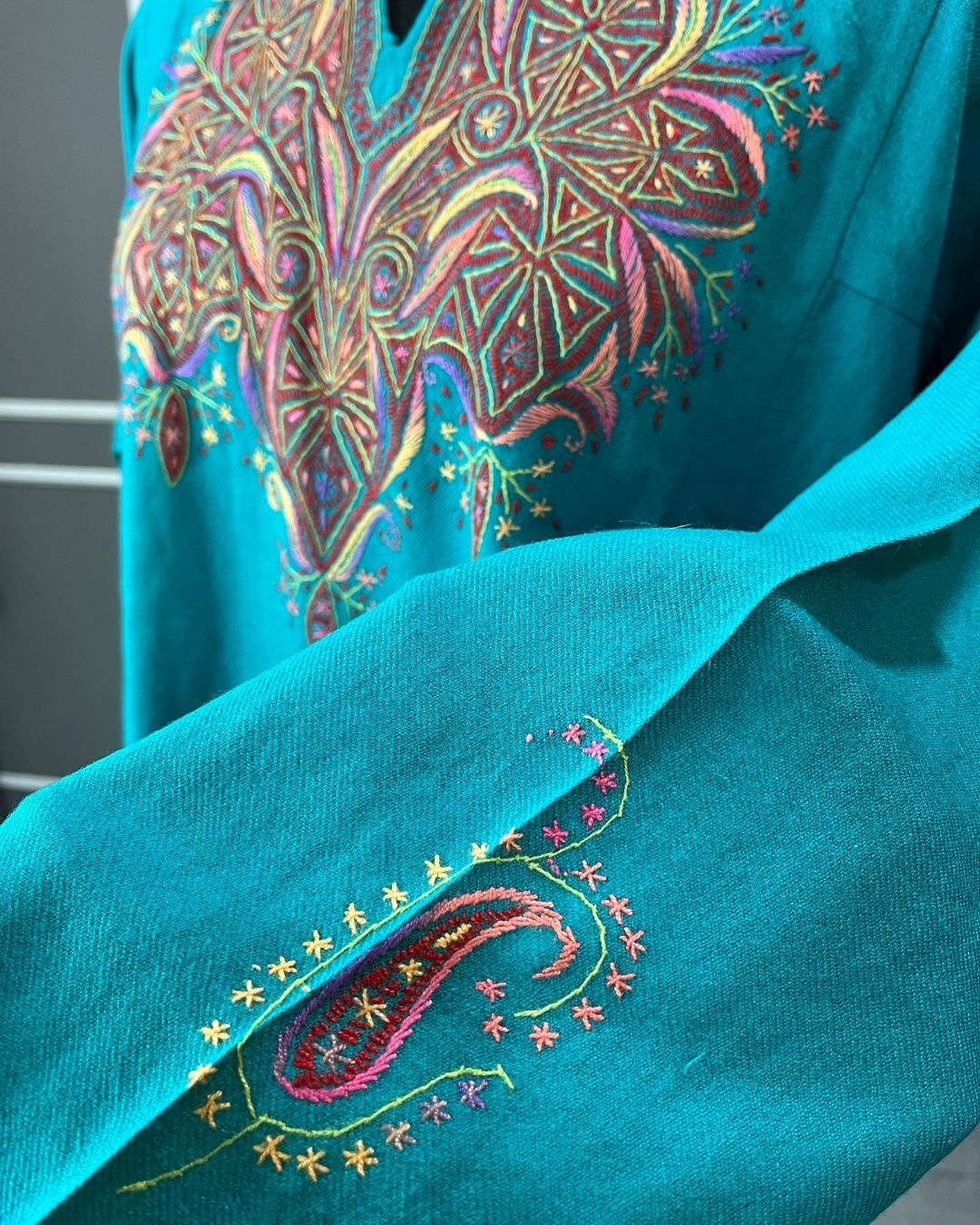Meeras: Hand-Embroidered Raffel Phiran | Emerald Mist
