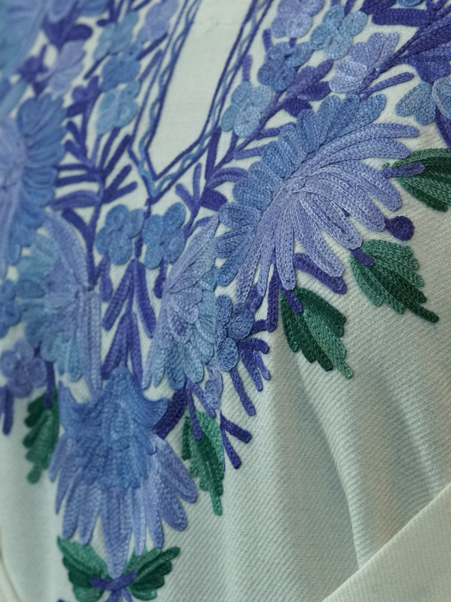 White Kashmiri Pheran with Multicolour Paisley Embroidery | Manual Aari Embroidered Wool Phiran